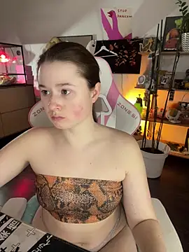 Snapshot of sweetest_pie chatting on 05-26-26, 07:34 sweetest pie online show from 05-26-26, 07:34