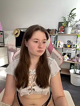 Snapshot of sweetest_pie chatting on 06-28-26, 05:25 sweetest pie online show from 06-28-26, 05:25