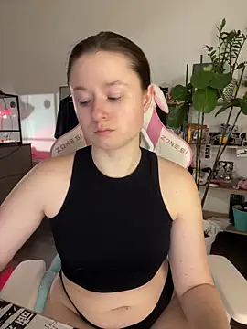 Snapshot of sweetest_pie chatting on 02-21-26, 09:17 sweetest pie online show from 02-21-26, 09:17