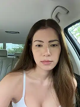 Snapshot of clairewntr chatting on 05-20-26, 02:58 clairewntr online show from 05-20-26, 02:58