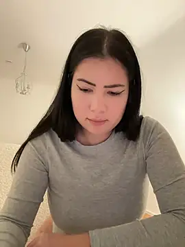 Snapshot of clairewntr chatting on 01-19-25, 10:39 clairewntr online show from 01-19-25, 10:39