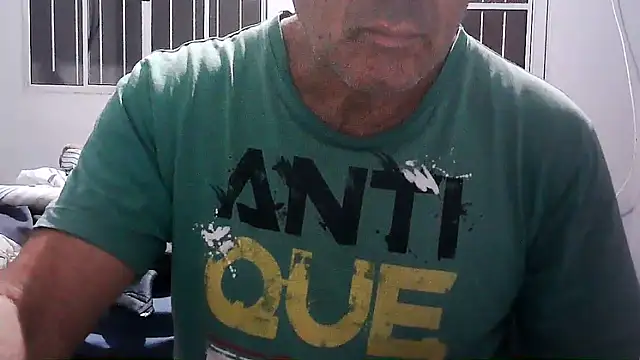 Snapshot of eduar570 chatting on 06-21-26, 01:44 eduar570 online show from 06-21-26, 01:44