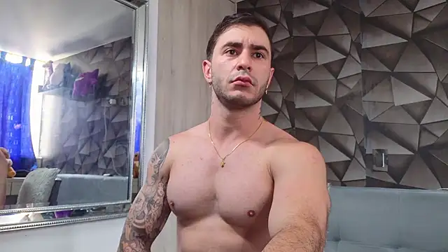 Snapshot of Latino_stud4u chatting on 05-31-26, 05:19 Latino stud4u online show from 05-31-26, 05:19