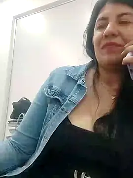 Snapshot of aisha_latina chatting on 02-05-25, 05:31 aisha latina online show from 02-05-25, 05:31