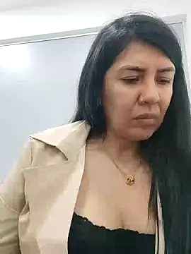 Snapshot of aisha_latina chatting on 02-24-25, 06:47 aisha latina online show from 02-24-25, 06:47