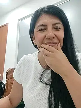 Snapshot of aisha_latina chatting on 03-06-25, 02:29 aisha latina online show from 03-06-25, 02:29