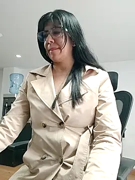 aisha latina online show from 10-23-25, 04:05