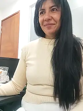Snapshot of aisha_latina chatting on 09-15-25, 02:17 aisha latina online show from 09-15-25, 02:17