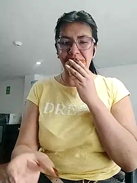 Snapshot of aisha_latina chatting on 10-15-25, 05:21 aisha latina online show from 10-15-25, 05:21
