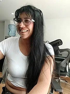 aisha latina online show from 11-21-25, 02:49