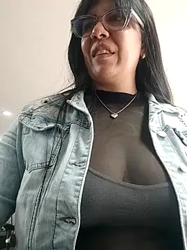 aisha latina online show from 04-30-26, 02:57