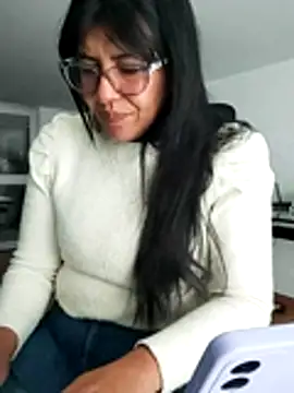 aisha latina online show from 03-27-26, 02:51