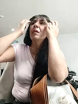Snapshot of aisha_latina chatting on 10-06-25, 02:40 aisha latina online show from 10-06-25, 02:40
