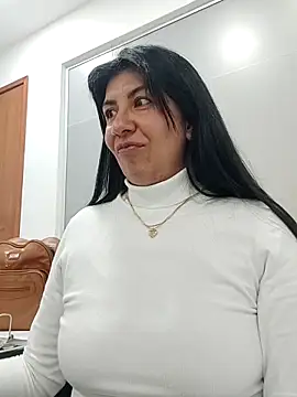 Snapshot of aisha_latina chatting on 09-25-25, 02:23 aisha latina online show from 09-25-25, 02:23