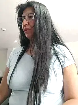 Snapshot of aisha_latina chatting on 10-16-25, 03:09 aisha latina online show from 10-16-25, 03:09