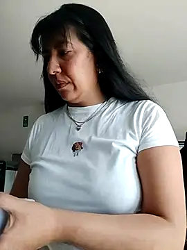 aisha latina online show from 11-12-25, 02:54