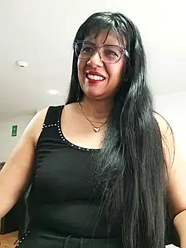 aisha latina online show from 10-22-25, 02:49