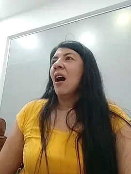 Snapshot of aisha_latina chatting on 03-03-25, 03:32 aisha latina online show from 03-03-25, 03:32