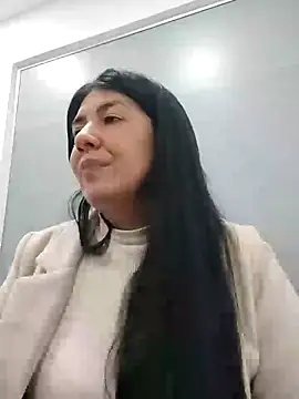 Snapshot of aisha_latina chatting on 02-14-25, 01:40 aisha latina online show from 02-14-25, 01:40
