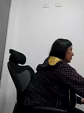 Snapshot of aisha_latina chatting on 02-12-25, 09:01 aisha latina online show from 02-12-25, 09:01