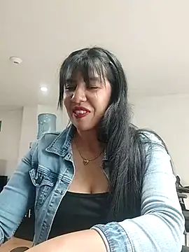 Snapshot of aisha_latina chatting on 10-03-25, 04:41 aisha latina online show from 10-03-25, 04:41