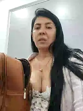 Snapshot of aisha_latina chatting on 02-25-25, 03:20 aisha latina online show from 02-25-25, 03:20