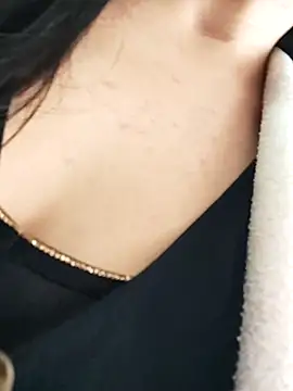 aisha latina online show from 11-28-25, 04:40