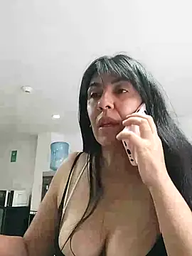 Snapshot of aisha_latina chatting on 10-08-25, 07:25 aisha latina online show from 10-08-25, 07:25