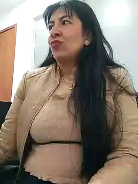 Snapshot of aisha_latina chatting on 09-10-25, 03:00 aisha latina online show from 09-10-25, 03:00