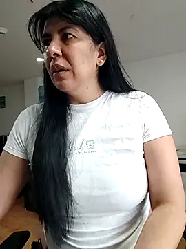 aisha latina online show from 06-17-26, 01:54