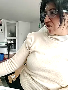 aisha latina online show from 11-25-25, 02:50