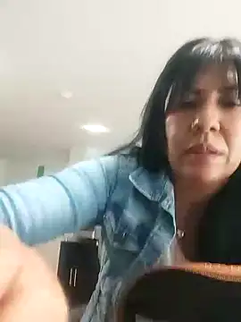 Snapshot of aisha_latina chatting on 10-07-25, 04:19 aisha latina online show from 10-07-25, 04:19