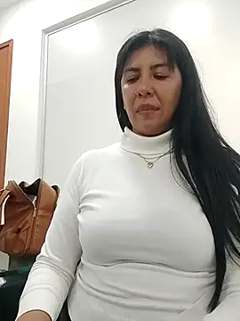 Snapshot of aisha_latina chatting on 09-23-25, 05:09 aisha latina online show from 09-23-25, 05:09