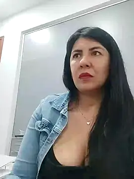 Snapshot of aisha_latina chatting on 02-05-25, 08:35 aisha latina online show from 02-05-25, 08:35