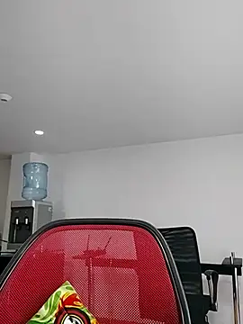 aisha latina online show from 10-28-25, 03:33