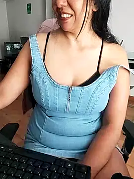 aisha latina online show from 03-03-26, 02:35