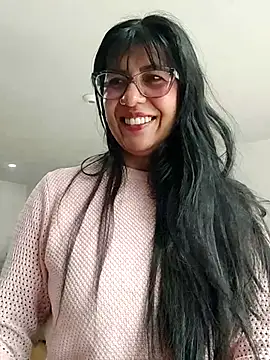 aisha latina online show from 11-11-25, 02:01