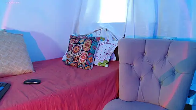 karlablue  online show from 09-27-25, 07:42