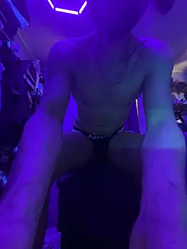 Cloudd Kingg Iceyyy online show from 04-07-26, 03:47