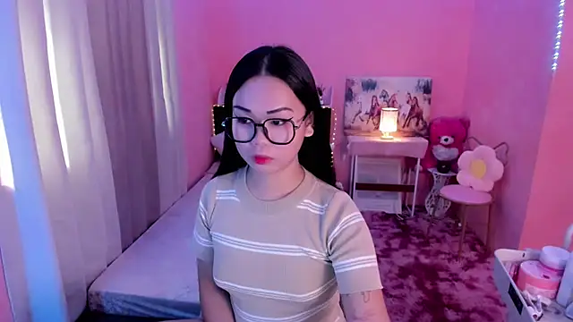Snapshot of Vivorey_Leighn chatting on 12-14-24, 02:22 Vivorey Leighn online show from 12-14-24, 02:22