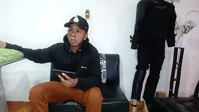 Snapshot of Black_hot266 chatting on 02-04-26, 04:02 Black hot266 online show from 02-04-26, 04:02
