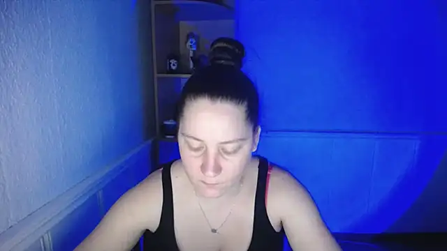 JosieJun  online show from 10-28-25, 06:18