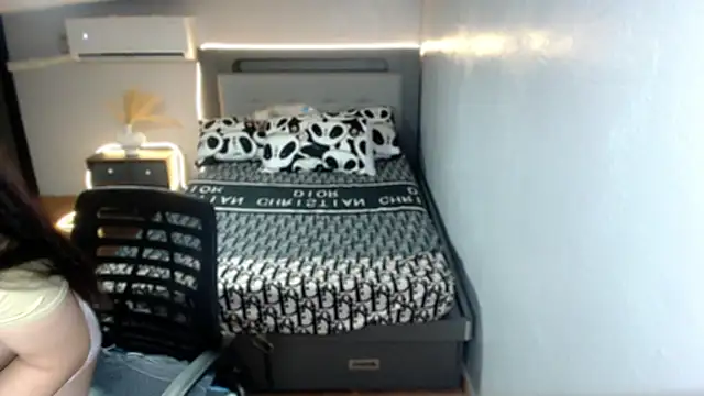 Snapshot of AmazingLuchie chatting on 07-19-26, 05:38 AmazingLuchie online show from 07-19-26, 05:38