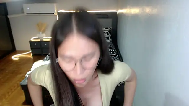 Snapshot of AmazingLuchie chatting on 07-18-26, 05:38 AmazingLuchie online show from 07-18-26, 05:38