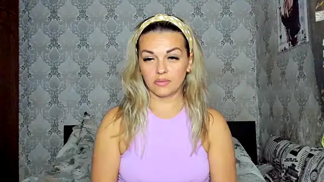 NicoletMoore online show from 09-22-25, 07:20