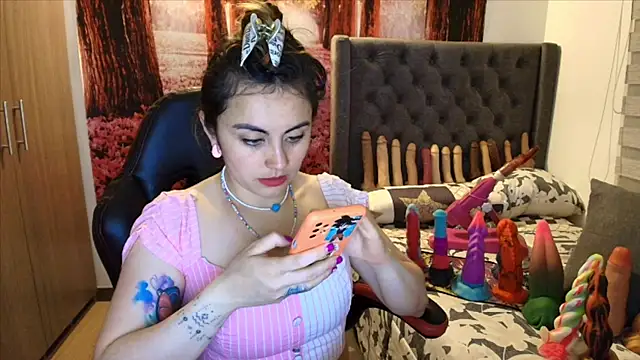 Snapshot of sofia23dirty chatting on 11-27-25, 10:43 sofia23dirty online show from 11-27-25, 10:43