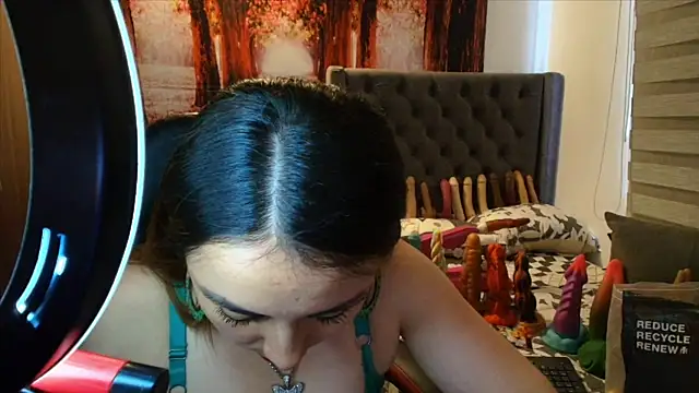 Snapshot of sofia23dirty chatting on 04-19-26, 08:11 sofia23dirty online show from 04-19-26, 08:11