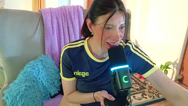 Snapshot of magali_19 chatting on 05-30-26, 09:42 magali 19 online show from 05-30-26, 09:42
