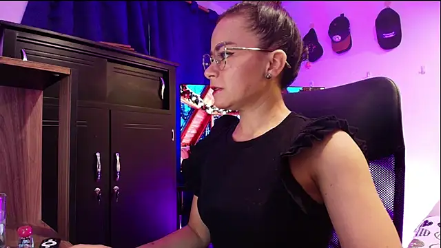 MistressSlut1 online show from 12-20-25, 11:46