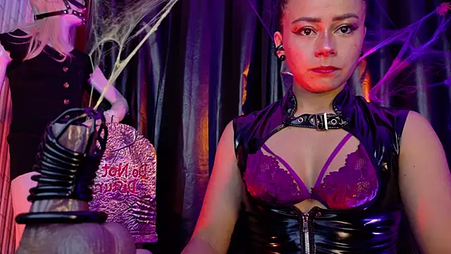 Snapshot of MistressSlut1 chatting on 10-17-25, 11:23 MistressSlut1 online show from 10-17-25, 11:23